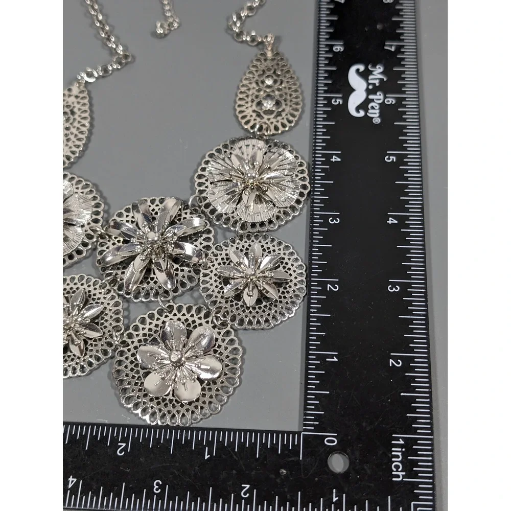 Charming Charlie Silver Tone‎ Flower Statement Bib Necklace Metal Floral 21